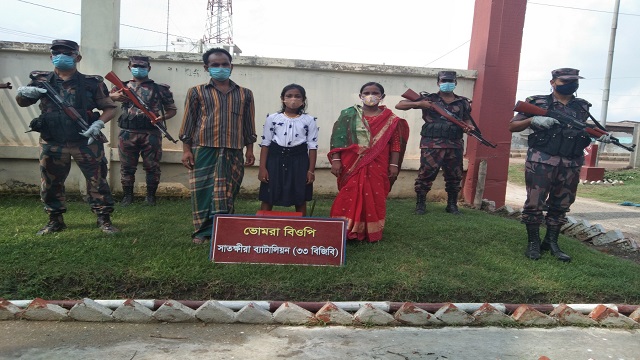 ভোমরা সীমান্ত থেকে আরো তিন বাংলাদেশী নাগরিক আটক