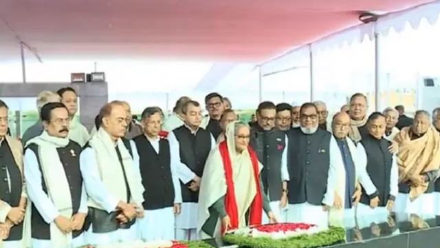 বঙ্গবন্ধুর প্রতিকৃতিতে নতুন মন্ত্রিসভার শ্রদ্ধা