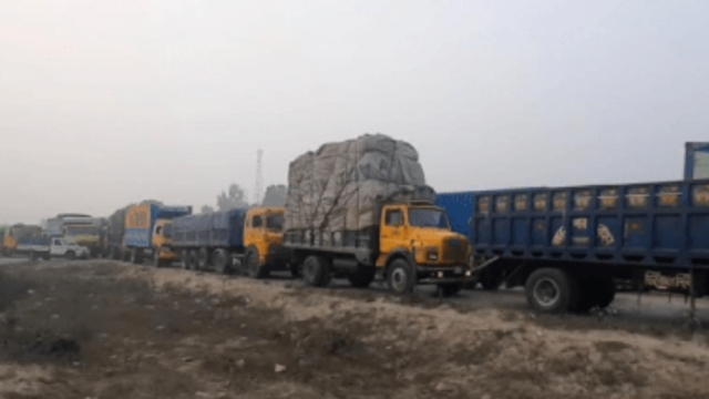 ঘন কুয়াশায় বঙ্গবন্ধু সেতু মহাসড়কে ১২ কিমি যানজট