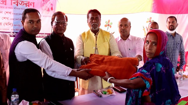 কোটালিপাড়ায় ৬ হাজার শীতার্ত পেলেন শীতবস্ত্র
