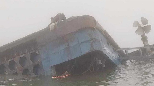 পদ্মায় ফেরিডুবি : জীবিত উদ্ধার ২০, নিখোঁজ অনেকে