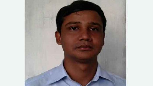 সিরাজগঞ্জ সড়কে প্রাণ গেল সদ্যবিবাহিত পিটিআই কর্মকর্তার