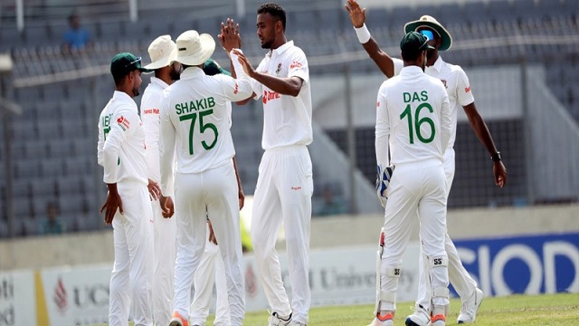 তিন উইকেট হারিয়ে চাপে আয়ারল্যান্ড