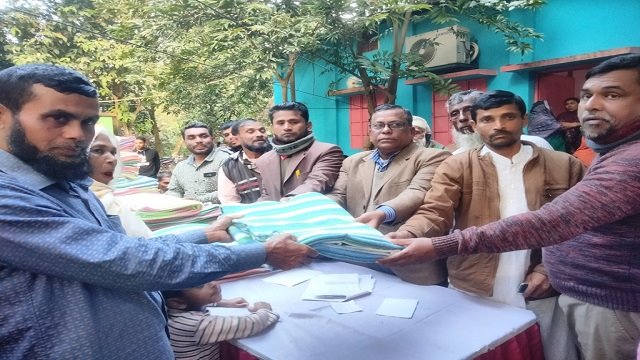 মুকসুদপুরে পাঁচ শতাধিক শীর্তাতদের মাঝে শীত বস্ত্র বিতরণ