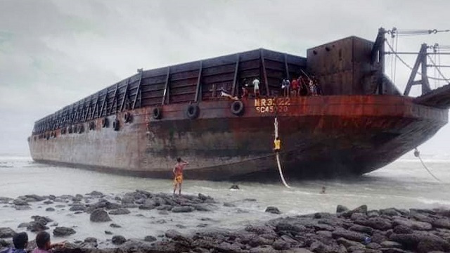 কয়েক কোটি টাকার সম্পদ নিয়ে সেন্ট মার্টিনে ভেসে এলো নাবিকবিহীন জাহাজ