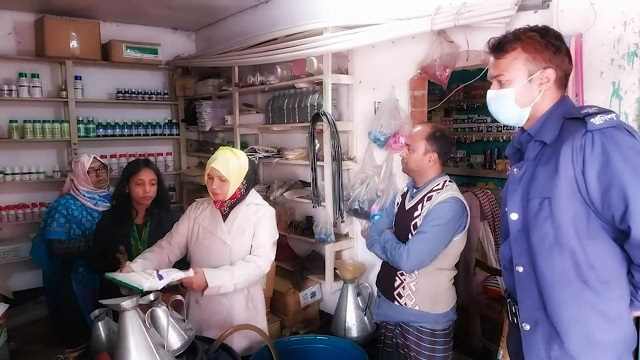 হাকিমপুরে তিন সার ব্যবসায়ীকে জরিমানা