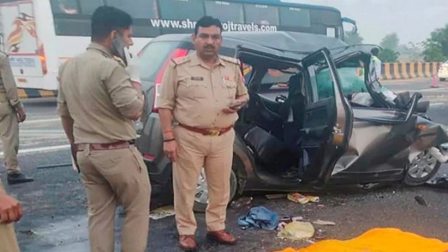 বেপরোয়া গতির কারণে প্রাণ গেলো  ৭ শিক্ষার্থীর