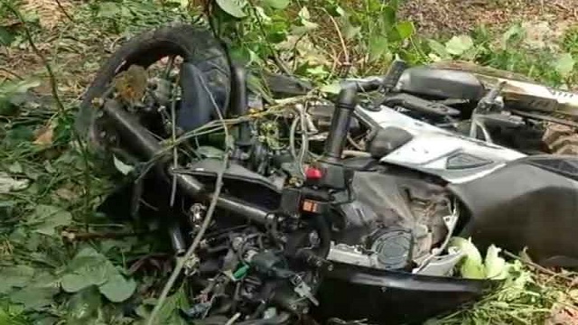 মোটরসাইকেল নিয়ন্ত্রণ হারিয়ে গাছের সঙ্গে ধাক্কা, ২ যুবক নিহত