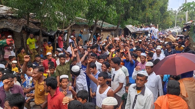 নিজ দেশ মিয়ানমারে প্রত্যাবাসনের দাবিতে রোহিঙ্গাদের সমাবেশ
