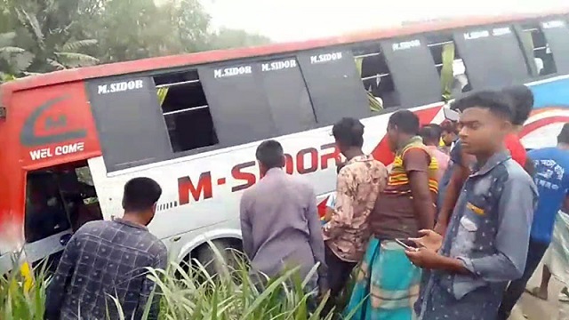 নাটোরে বাসচাপায় মোটারসাইকেল চালক নিহত