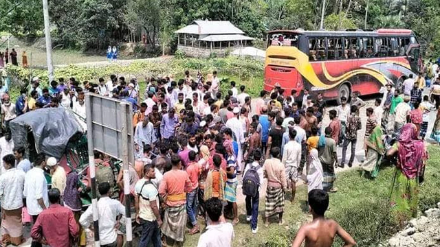 টাঙ্গাই‌লে বাস-অ‌টোভ্যানের সংঘ‌র্ষে নিহত ২, আহত ৩