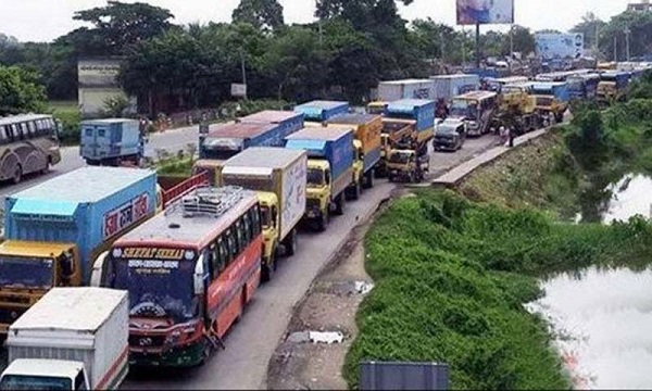 ঢাকা-টাঙ্গাইল-বঙ্গবন্ধু সেতু মহাসড়কে ১৪ কিলোমিটার যানজট