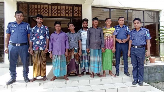 ফেনী নদীতে নিষিদ্ধ সময়ে ইলিশ ধরে কারাগারে ৬ জেলে