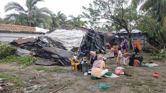  ‘হামুনে’ লণ্ডভণ্ড কক্সবাজার, হাজার হাজার ঘরবাড়ি ক্ষতিগ্রস্ত,নিহত ৩
