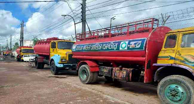 খুলনায় জ্বালানি তেল ব্যবসায়ীদের ১২ ঘণ্টার ধর্মঘট, ১৪ জেলায় সরবরাহ বন্ধ