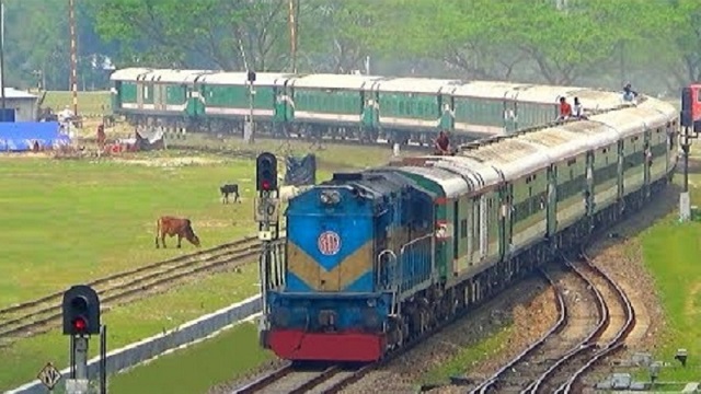 নতুন নিয়মে কমেছে ট্রেনের টিকিট বিক্রি ও রাজস্ব