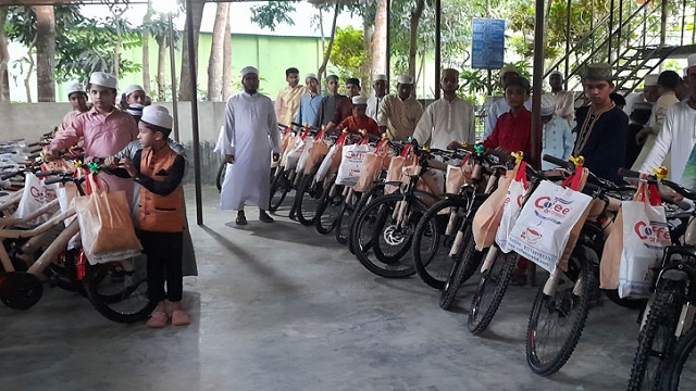 টানা  ৪০ দিন নামাজ আদায়ে বাইসাইকেল পেল ৩৩ কিশোর