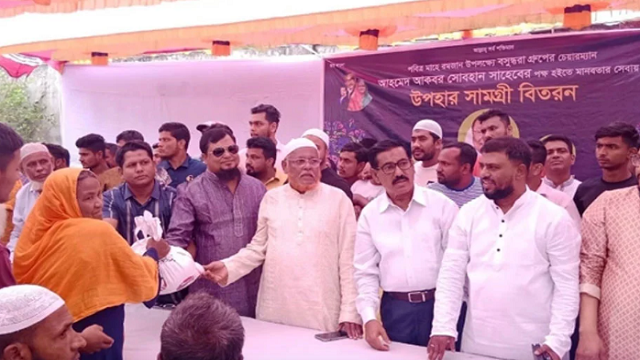 বসুন্ধরা গ্রুপের উদ্যোগে রূপগঞ্জে ১০ হাজার পরিবারকে চাল বিতরণ