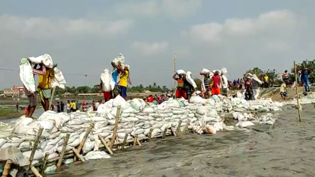 সংস্কার করা হয়েছে শ্যামনগরের খোলপেটুয়া নদীর বেড়িবাঁধ