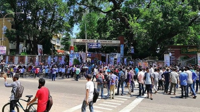 চট্টগ্রাম কলেজে ছাত্রলীগের ২ গ্রুপের সংঘর্ষ, আহত ৫