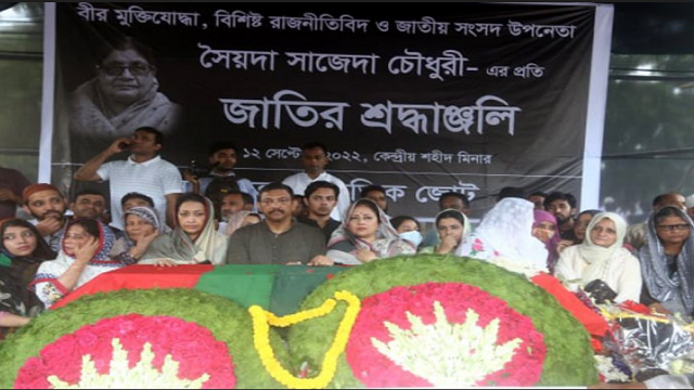 জাতীয় শহীদ মিনারে ফুলেল শ্রদ্ধায় সিক্ত হলেন সৈয়দা সাজেদা চৌধুরী