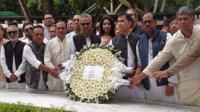 'সরকারের সহযো‌গিতায় ঘুরে দাঁড়াচ্ছে তৈরি পোশাক শিল্প'