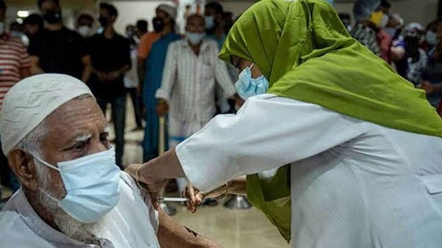 সারাদেশে ৭৯ কেন্দ্রে হজযাত্রীদের স্বাস্থ্য পরীক্ষা ও টিকা