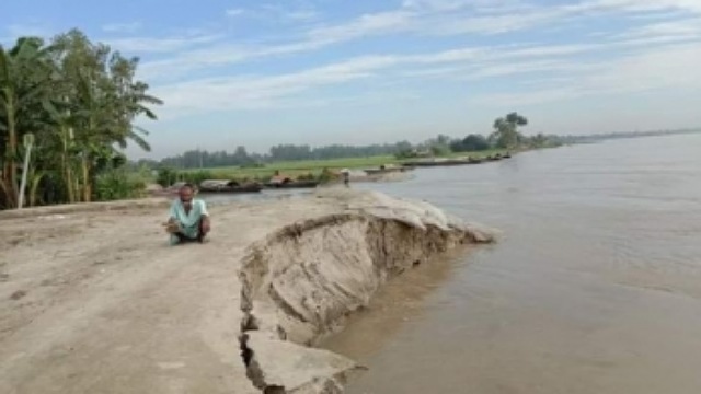 যমুনা তীরবর্তী এলাকায় তীব্র ভাঙন