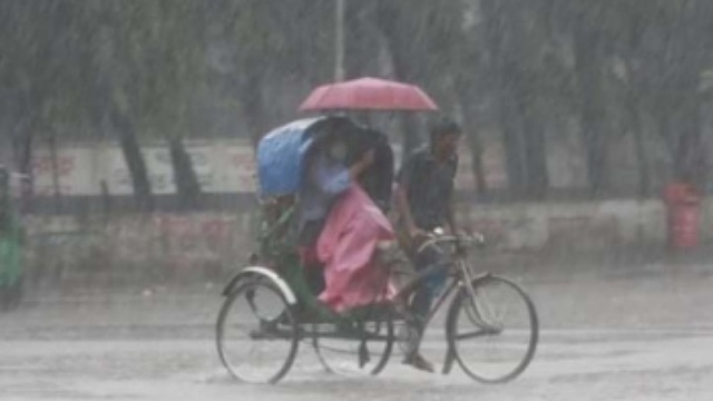 নিম্নচাপের প্রভাবে ৪ বিভাগে ভারী বৃষ্টি