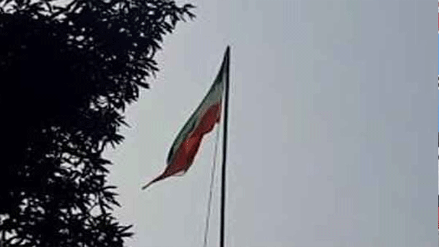 ভারতের প্রজাতন্ত্র দিবসে সরকারি দফতরে উল্টো পতাকা!