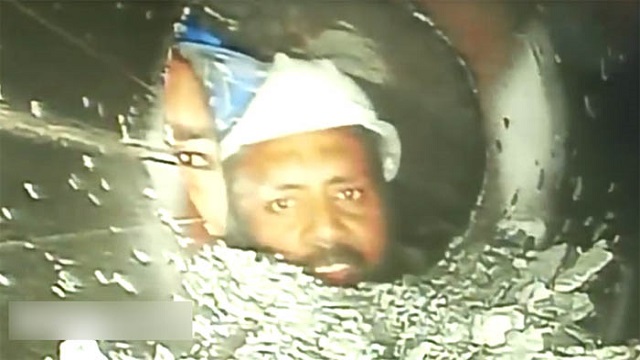 ধসের ৯ দিন পর টানেলে আটকা পড়াদের ভিডিও