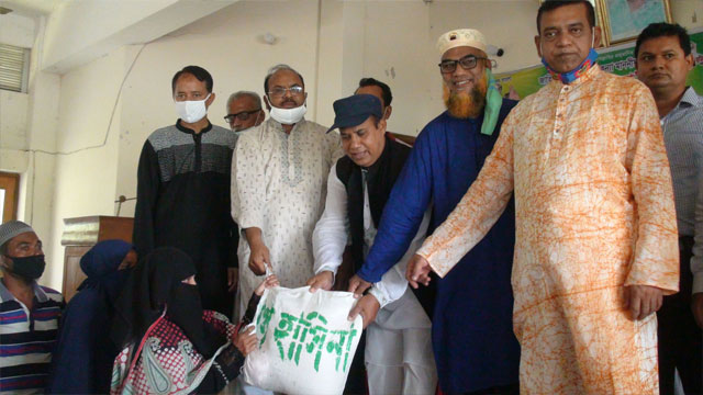 গোপালগঞ্জে ২৩’শ পরিবারের মাঝে খাদ্য সহায়তা ও মাস্ক বিতরণ