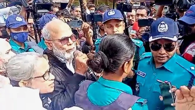 শাহবাগে বাধা পেয়ে প্রেস ক্লাবে মায়ের ডাকের মানববন্ধন