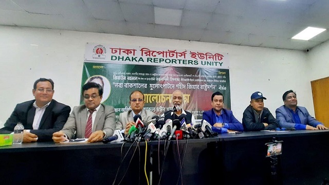 তাসের ঘরের মতো যেকোনো মুহূর্তে ভেঙে পড়বে সরকার