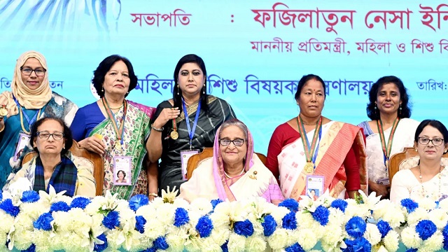 পাঁচ নারীর হাতে বেগম রোকেয়া পদক তুলে দিলেন প্রধানমন্ত্রী