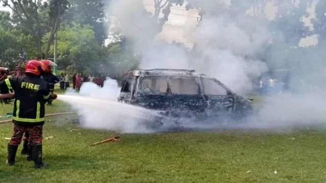 ফরিদপুরে স্কুলছাত্রীকে অপহরণের চেষ্টার অভিযোগে গণধোলাই, মাইক্রবাসে আগুন