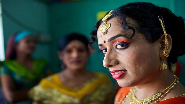 'শরীফ থেকে শরীফার গল্প' বিতর্কে তোলপাড় দেশ