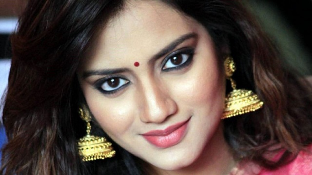 ভোটের আগে নুসরাতবিরোধী পোস্টার!