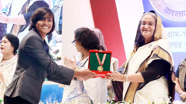 বঙ্গমাতা পদক প্রদান করলেন প্রধানমন্ত্রী
