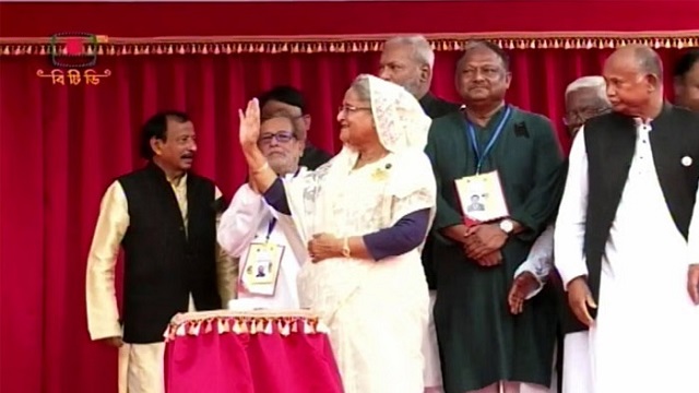 রংপুরে মহাসমাবেশ মঞ্চে প্রধানমন্ত্রী, উদ্বোধন করলেন ২৭ প্রকল্প