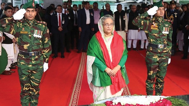 বঙ্গবন্ধুর প্রতিকৃতিতে শ্রদ্ধা জনালেন প্রধানমন্ত্রী শেখ হাসিনা