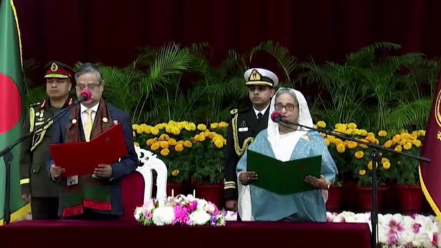 শপথ নিলেন প্রধানমন্ত্রী, মন্ত্রী-প্রতিমন্ত্রীরা