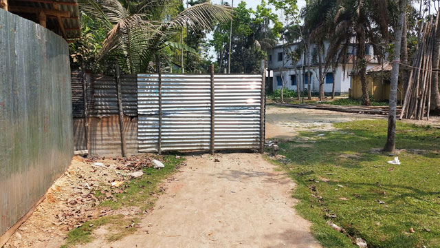 আটঘরিয়ায় ২ গ্রামের মানুষের অভিযোগ