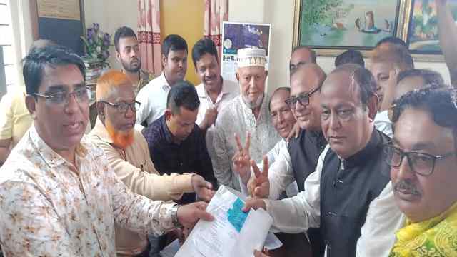 পার্বতীপুর পৌর নির্বাচনে প্রার্থীদের মনোনয়নপত্র দাখিল