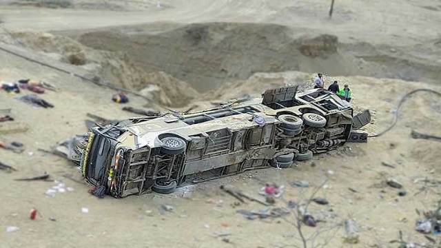 পেরুতে পাহাড় থেকে বাস খাদে পড়ে নিহত ২৪, আহত ৩৬