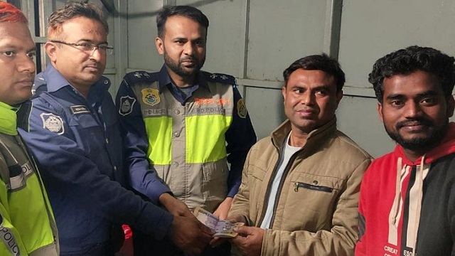 টাকাটা নিয়ে গেলে আমি নৈতিকতার কাছে হেরে যেতাম: ফটোগ্রাফার