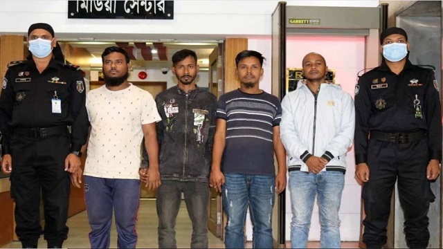 বাসে আগুন দিলেই ১০ হাজার টাকা পেতেন তারা