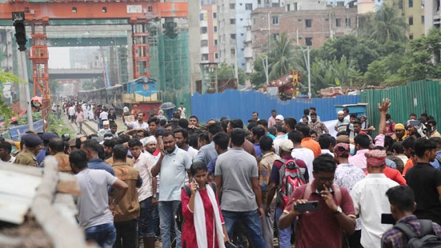 ৫ ঘণ্টা পর তুলে নেওয়া হলো অবরোধ