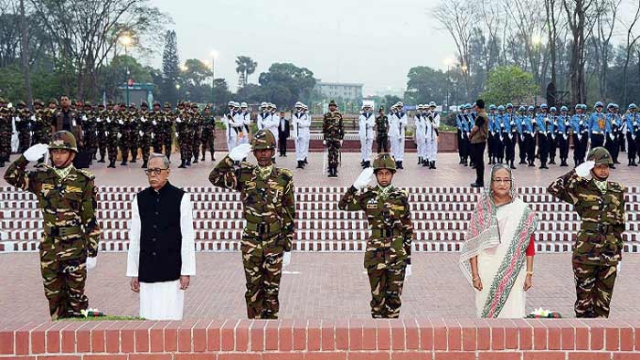 জাতীয় স্মৃতিসৌধে রাষ্ট্রপতি ও প্রধানমন্ত্রীর শ্রদ্ধা নিবেদন 
