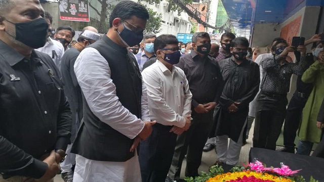 বিআইডব্লিউটিএ ভবনে মুজিব কর্ণার উদ্বোধন; সদরঘাটে খাবার বিতরণ